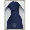 Cravatta in seta colore blu personalizzata con iniziali ricamate